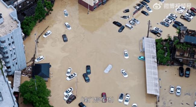 湖北暴雨部分地区水深近3米 他俩疑街上触电身亡 湖北暴雨部分地区水深近3米 他俩疑街上触电身亡