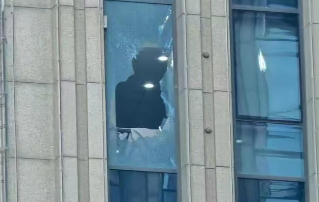 突发!31岁机长跳楼身亡,网友曝光内幕 突发!31岁机长跳楼身亡,网友曝光内幕