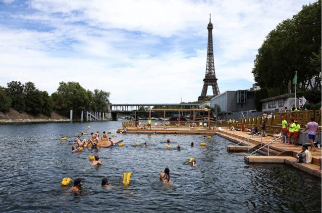 自1923年来首次 法国巴黎塞纳河开放给民众游泳 自1923年来首次 法国巴黎塞纳河开放给民众游泳