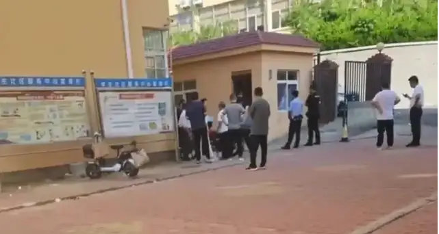 大学宿管大爷热死 装个空调怎么就这么难? 大学宿管大爷热死 装个空调怎么就这么难?