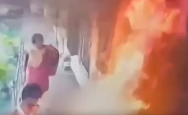 不堪被系主任威逼“上床” 女大学生校长室自焚 不堪被系主任威逼“上床” 女大学生校长室自焚