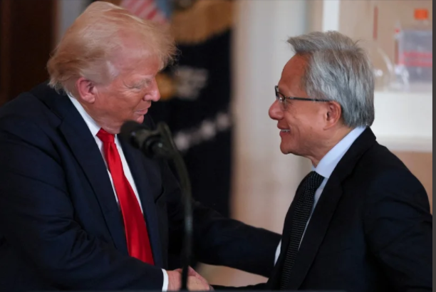 川普突然转向 黄仁勋重磅宣布 川普突然转向 黄仁勋重磅宣布