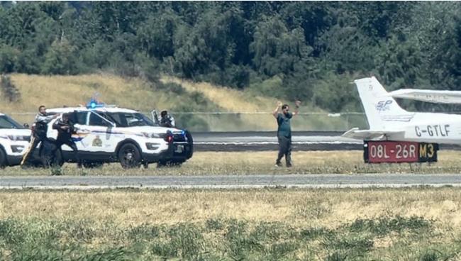 劫机犯落网 温哥华国际机场一度停飞 劫机犯落网 温哥华国际机场一度停飞