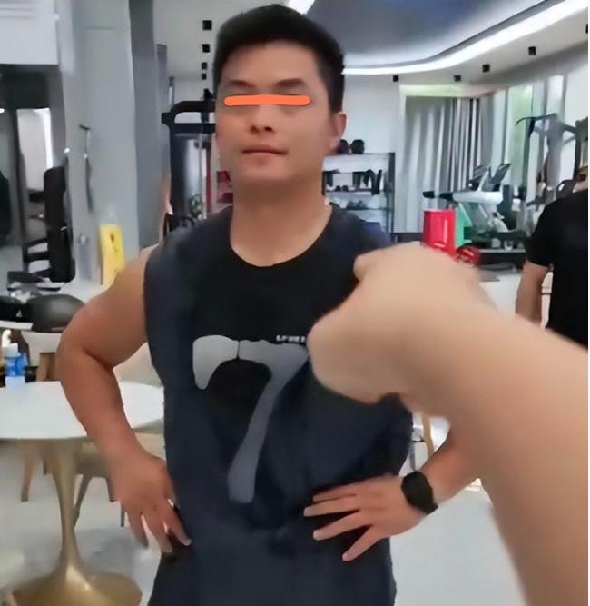 银行高管实名举报经理妻子出轨教练 视频疯传 银行高管实名举报经理妻子出轨教练 视频疯传