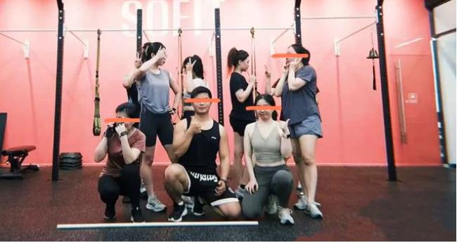 银行高管实名举报经理妻子出轨教练 视频疯传 银行高管实名举报经理妻子出轨教练 视频疯传