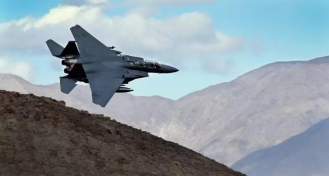 温哥华机场发生劫机事件 美国战机紧急升空 温哥华机场发生劫机事件 美国战机紧急升空