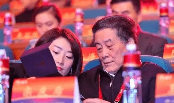 关键时刻 “影子夫人”杜建英资金出问题 关键时刻 “影子夫人”杜建英资金出问题