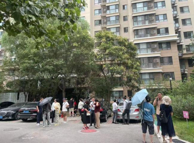 “半夜就来排队” 北京国资13年“新房”被抢购 “半夜就来排队” 北京国资13年“新房”被抢购