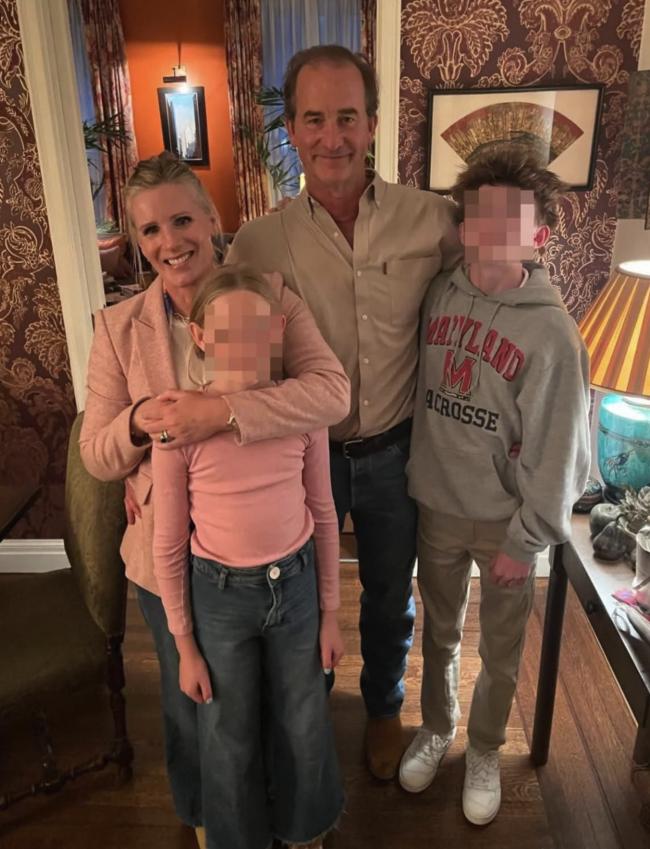 看Coldplay偷情 女HR恐被逐出“150亿豪门” 看Coldplay偷情 女HR恐被逐出“150亿豪门”