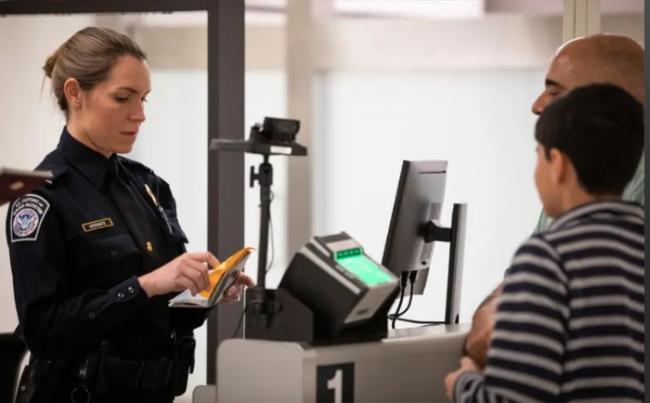 中国妈妈来美探亲做了这事 被关一周后遭驱逐 中国妈妈来美探亲做了这事 被关一周后遭驱逐