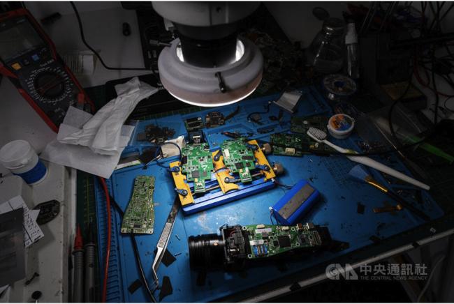 揭密乌克兰无人机医院 工程师巧手让俄军丧胆 揭密乌克兰无人机医院 工程师巧手让俄军丧胆