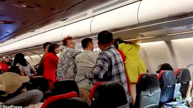 空中惊魂  中国旅客机舱互殴原因竟是… 空中惊魂  中国旅客机舱互殴原因竟是…