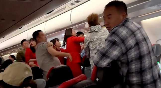 空中惊魂  中国旅客机舱互殴原因竟是… 空中惊魂  中国旅客机舱互殴原因竟是…
