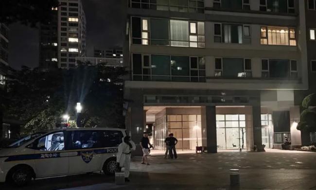 刚吃完生日蛋糕 他在儿媳和孙子面前 杀死了儿子 刚吃完生日蛋糕 他在儿媳和孙子面前 杀死了儿子