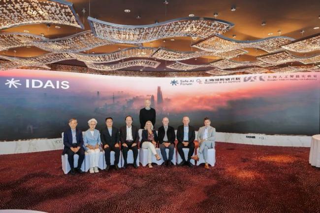 实录 AI教父辛顿现身上海 实录 AI教父辛顿现身上海