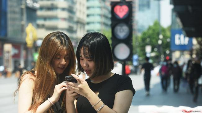 文摘:“捞女游戏”的本质是男人斗男人 文摘:“捞女游戏”的本质是男人斗男人