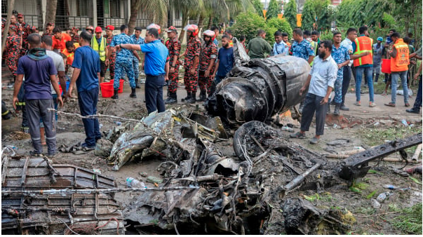 中共官媒不敢报:战机沦空中炸弹 10年摔毁8架 中共官媒不敢报:战机沦空中炸弹 10年摔毁8架