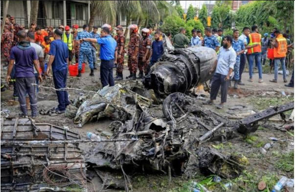 10年坠毁8架 中国战斗机成“炸弹” 10年坠毁8架 中国战斗机成“炸弹”