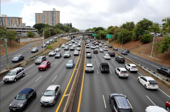 恐被海啸包围 夏威夷关闭机场 出现避难潮 恐被海啸包围 夏威夷关闭机场 出现避难潮