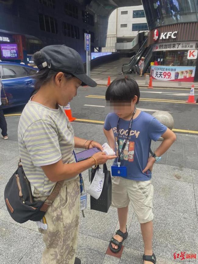 深圳华强北兴起小孩代送外卖潮 深圳华强北兴起小孩代送外卖潮