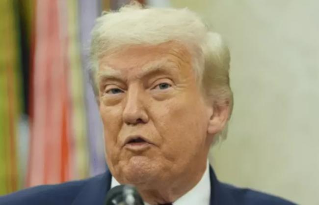 川普够狠:将对电脑芯片征收100%关税 川普够狠:将对电脑芯片征收100%关税