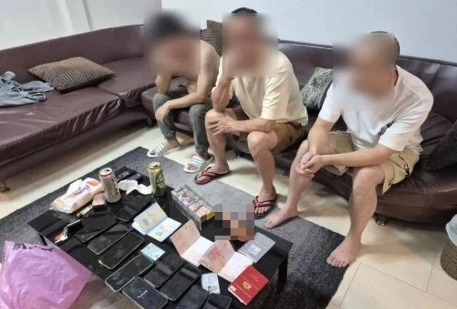 3中国大叔“大战”2老挝女 泰警抓人 3中国大叔“大战”2老挝女 泰警抓人