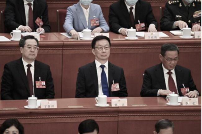 传北戴河敲定1、2号接班人 1号或成“华国锋” 传北戴河敲定1、2号接班人 1号或成“华国锋”