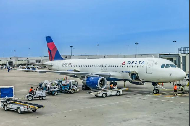 达美航班起飞突遇意外 所幸… 达美航班起飞突遇意外 所幸…