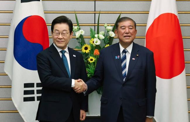 局势大变?!日韩打破17年僵局的背后 局势大变?!日韩打破17年僵局的背后
