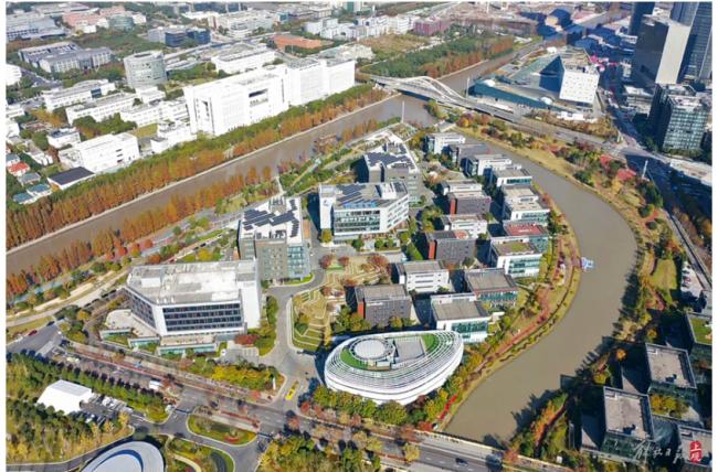 凌晨三点的暗战:硅谷焦虑与中国狂欢的 24 小时 凌晨三点的暗战:硅谷焦虑与中国狂欢的 24 小时