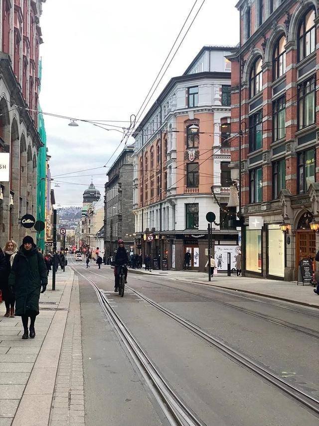 身价140亿中国网红夫妇挪威捡垃圾 叹好东西太多 身价140亿中国网红夫妇挪威捡垃圾 叹好东西太多