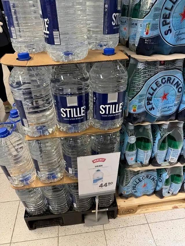 身价140亿中国网红夫妇挪威捡垃圾 叹好东西太多 身价140亿中国网红夫妇挪威捡垃圾 叹好东西太多