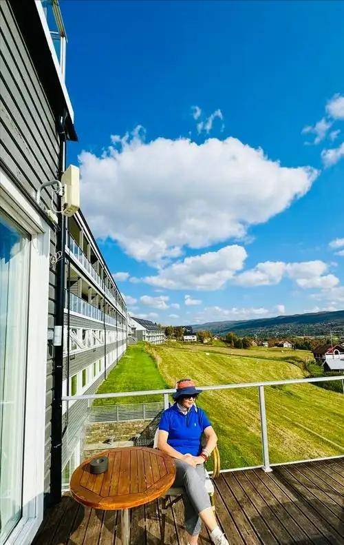 身价140亿中国网红夫妇挪威捡垃圾 叹好东西太多 身价140亿中国网红夫妇挪威捡垃圾 叹好东西太多