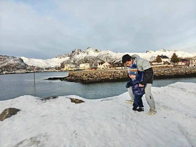 身价140亿中国网红夫妇挪威捡垃圾 叹好东西太多 身价140亿中国网红夫妇挪威捡垃圾 叹好东西太多