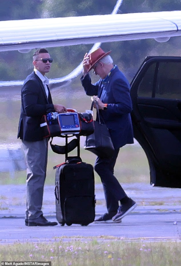 79岁克林顿带除颤器引健康担忧 希拉里很精神 79岁克林顿带除颤器引健康担忧 希拉里很精神