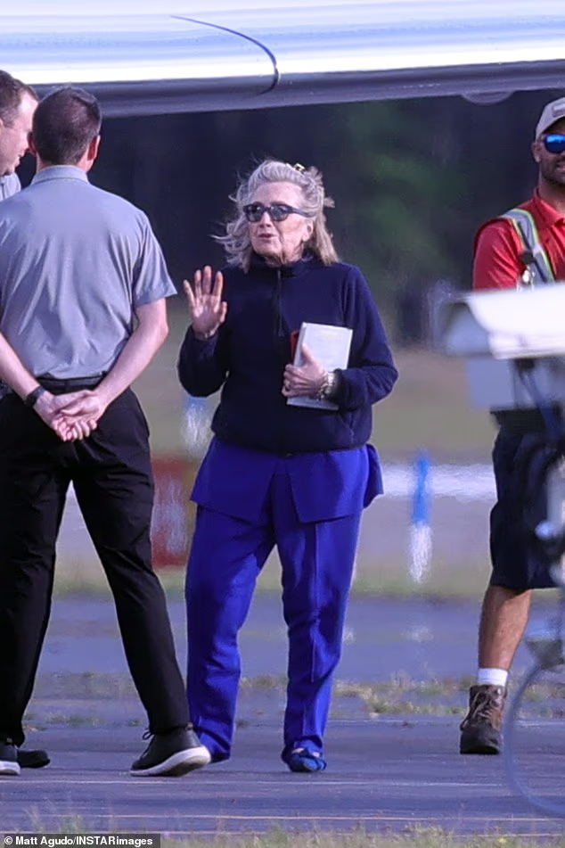 79岁克林顿带除颤器引健康担忧 希拉里很精神 79岁克林顿带除颤器引健康担忧 希拉里很精神