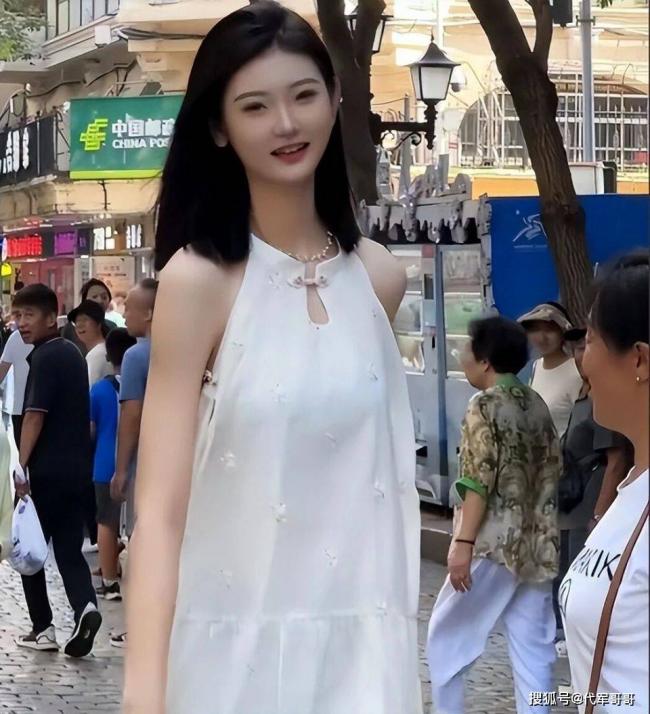 女孩身高2.26米,貌美如花,妈妈却发愁 女孩身高2.26米,貌美如花,妈妈却发愁