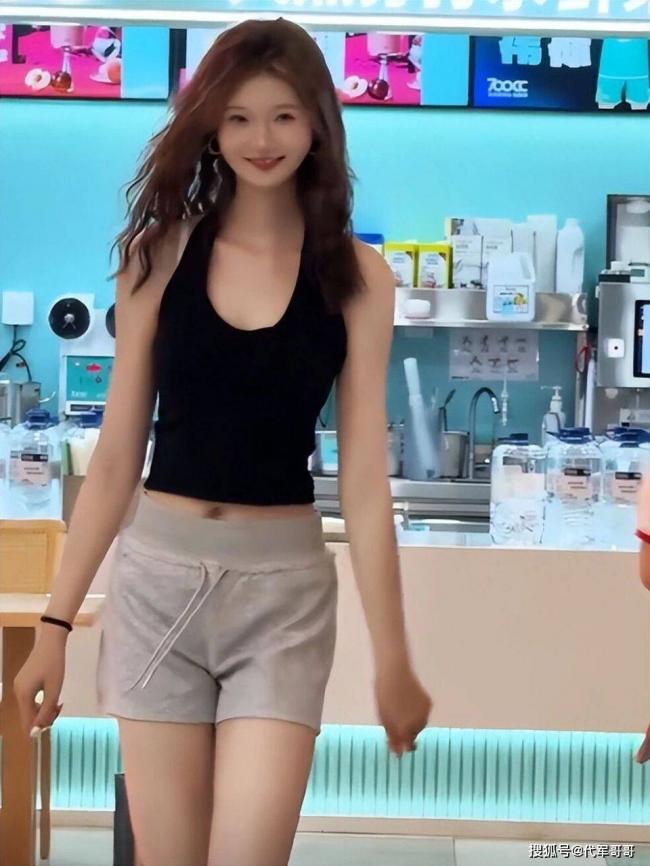 女孩身高2.26米,貌美如花,妈妈却发愁 女孩身高2.26米,貌美如花,妈妈却发愁