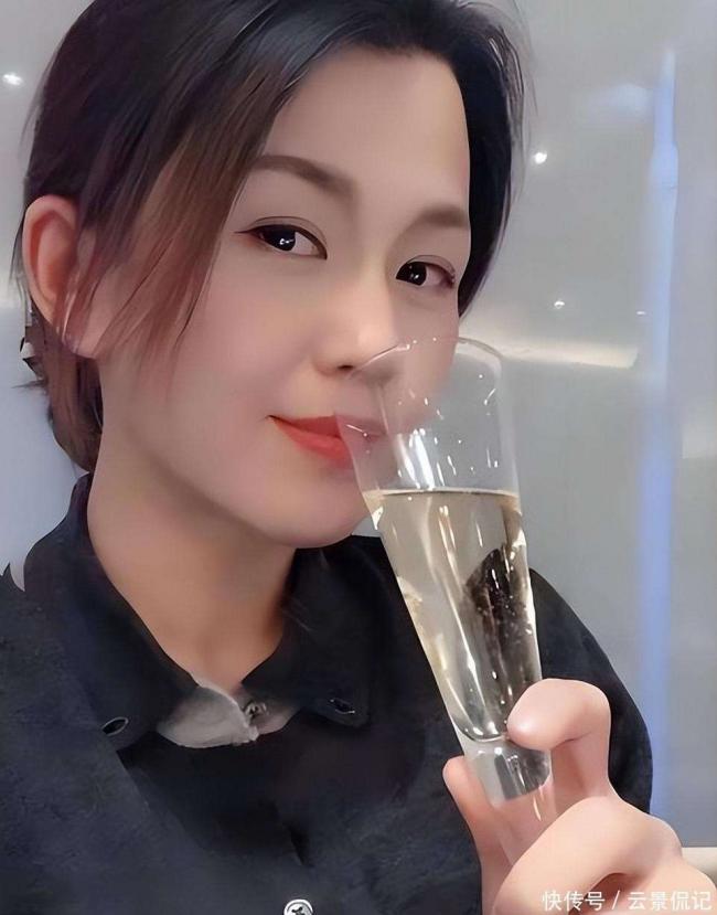 中国85后顶级白富美 掌管8700亿金融帝国 中国85后顶级白富美 掌管8700亿金融帝国