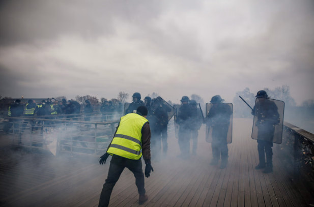 又一届政府濒临垮台 又一届政府濒临垮台