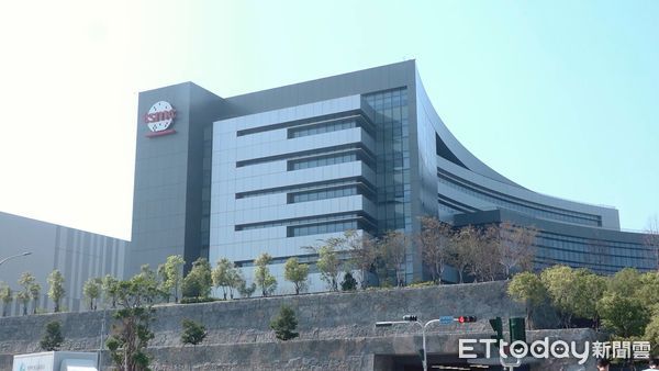 突发惊雷,中国再遭重重一击 突发惊雷,中国再遭重重一击