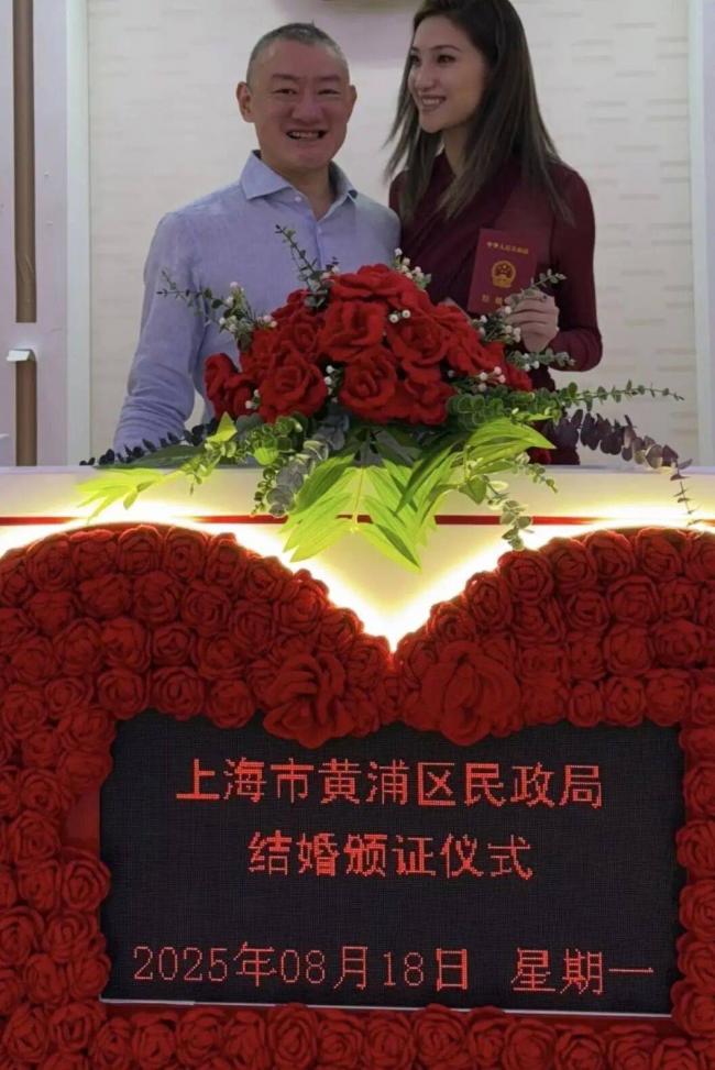 前任是赵薇,50岁豪门公子为何娶了她? 前任是赵薇,50岁豪门公子为何娶了她?