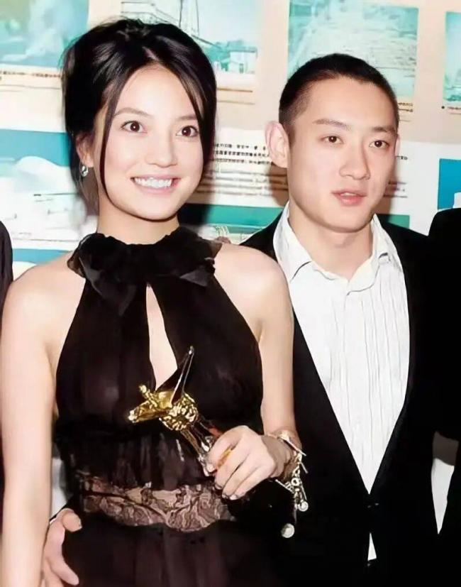 前任是赵薇,50岁豪门公子为何娶了她? 前任是赵薇,50岁豪门公子为何娶了她?