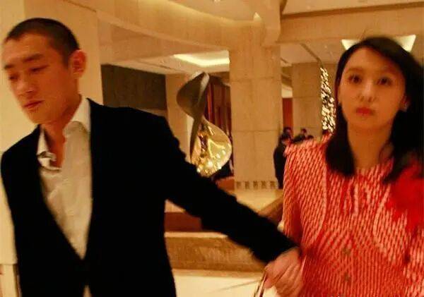 前任是赵薇,50岁豪门公子为何娶了她? 前任是赵薇,50岁豪门公子为何娶了她?