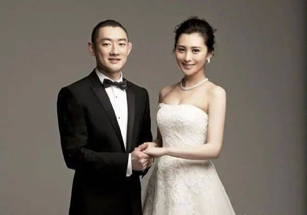 前任是赵薇,50岁豪门公子为何娶了她? 前任是赵薇,50岁豪门公子为何娶了她?