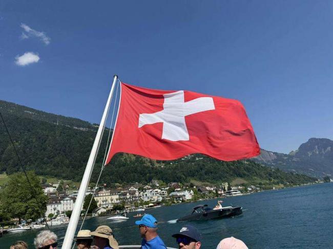 西欧国家卸任总统参加中国阅兵 全国哗然 西欧国家卸任总统参加中国阅兵 全国哗然