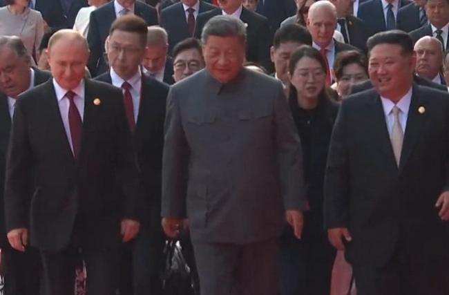 出席中国阅兵后 他从国际孤儿变身战略玩家 出席中国阅兵后 他从国际孤儿变身战略玩家