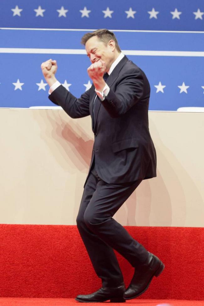 万亿美元天价薪酬内幕炸开 彭博曝马斯克威胁... 万亿美元天价薪酬内幕炸开 彭博曝马斯克威胁...