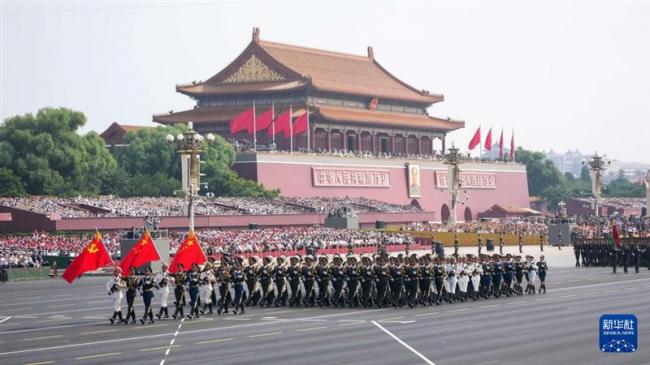 中国阅兵母鸡不下蛋竟“打鸣” 专家揭密 中国阅兵母鸡不下蛋竟“打鸣” 专家揭密