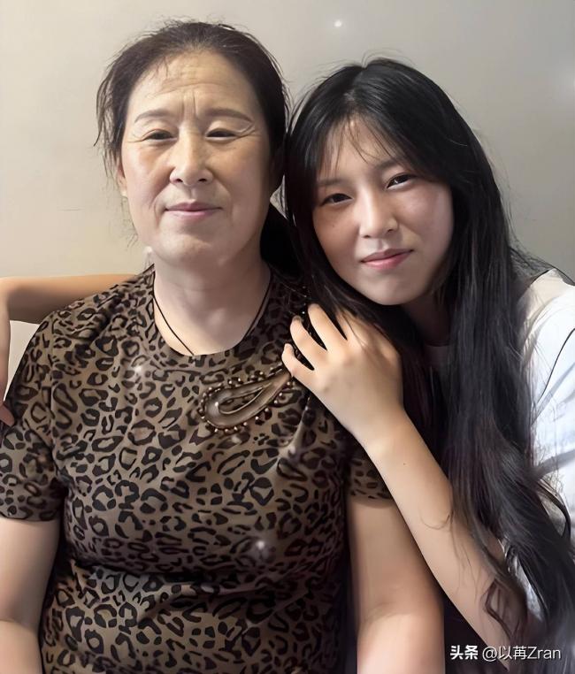 新学期到了,姜萍和家人现状被曝 新学期到了,姜萍和家人现状被曝